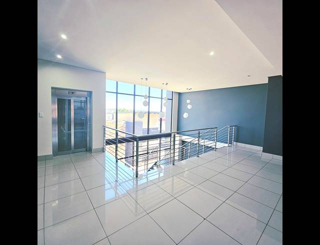 1,371M² BUILDING FOR SALE IN DIE HOEWES